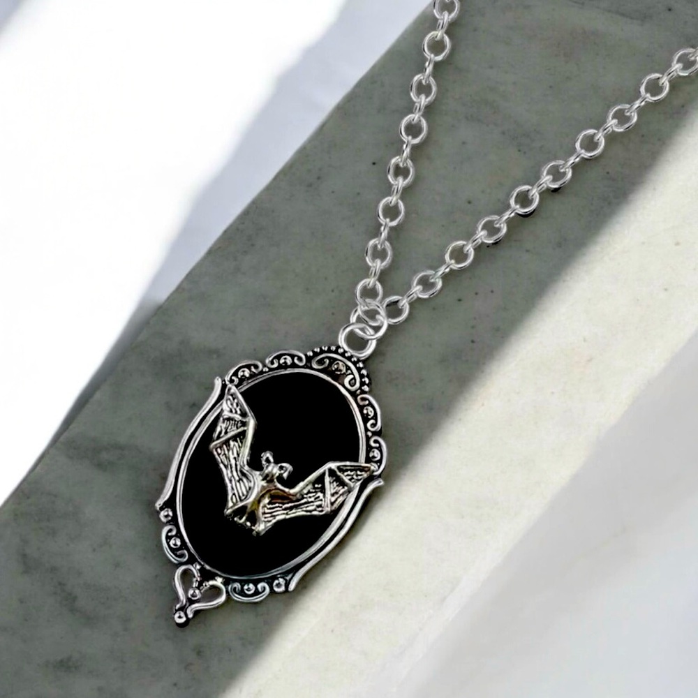 Retro Gothic Style Oval Vampire Bat Pendant Necklace Fashion Collarbone Chain‎